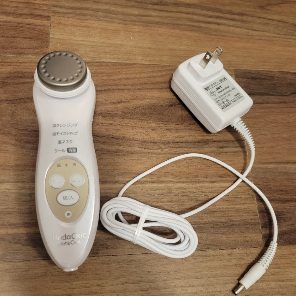 HITACHI CM-N4000 HadaCRiE Hot&Cool Facial Massage White